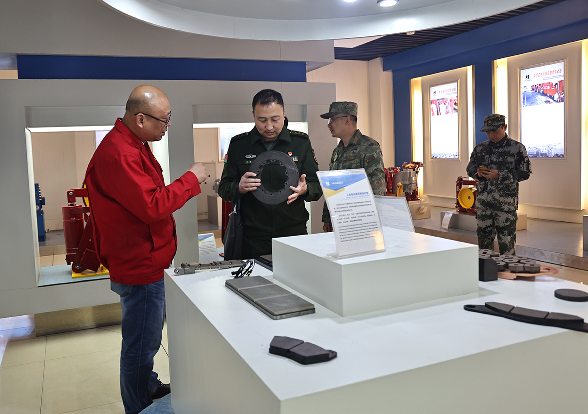 4月12日，丰城市人武部部长肖尚来陪同宜春军分区党委常委、政治工作处主任、宜春政协常委  王根平莅临公司考察。